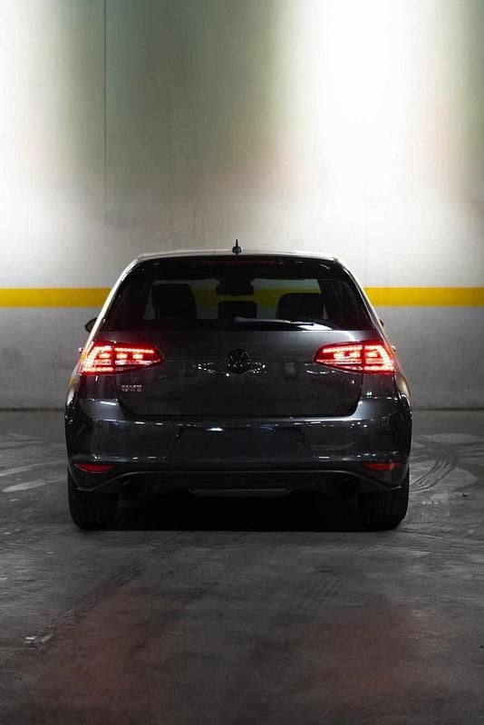 Usado VW Golf VII GTI 230 HP (169 kW) 2016 Cinzento