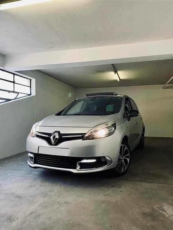 Cinzento Usado 2015 Renault Scénic III Monovolume | € 6.990 (Super Preço) - Imagem 1/4