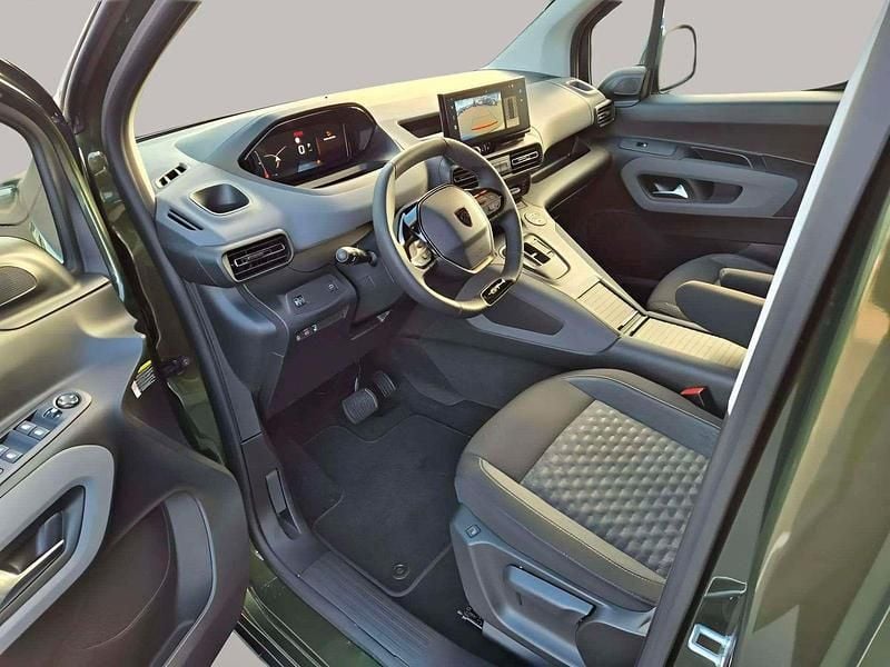 Verde Novo 2025 Peugeot e-Rifter GT Monovolume | € 48.999 - Imagem 1/4