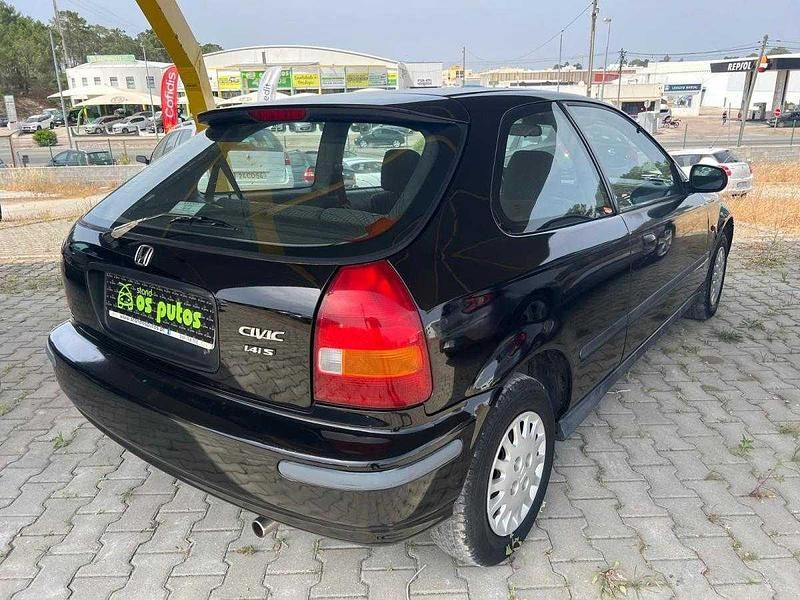 Usado Honda Civic 90 HP (66 kW) 1996 Preto