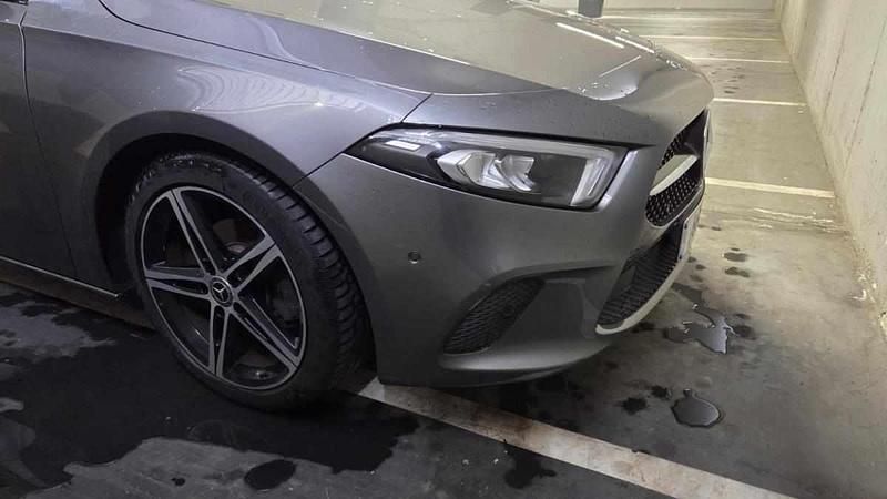 Usado Mercedes A180 116 HP (85 kW) 2018 Cinzento Citadino