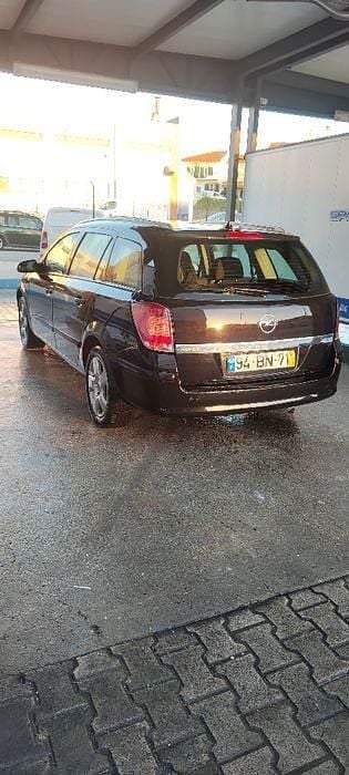 Usado Opel Astra 90 HP (66 kW) 2006 Sedan