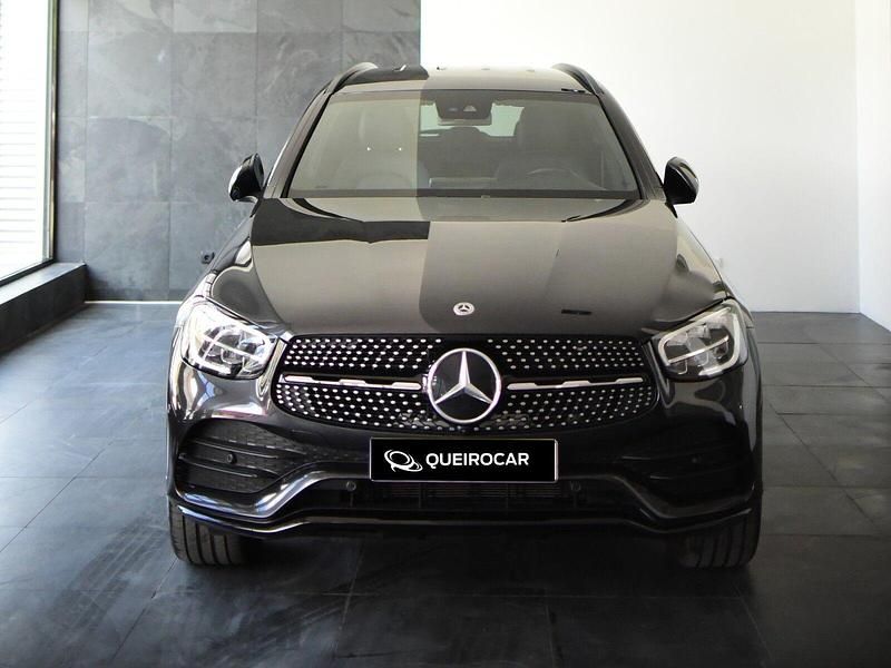 Preto Usado 2022 Mercedes GLC300 SUV | € 62.500 - Imagem 1/4
