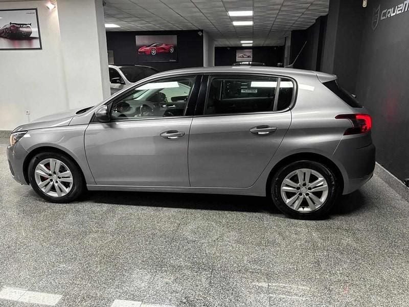 Usado Peugeot 308 Allure 130 HP (95 kW) 2020 Cinza