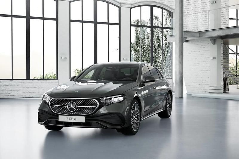 Cinzento Novo 2025 Mercedes E300 Sedan | € 87.675 - Imagem 1/4