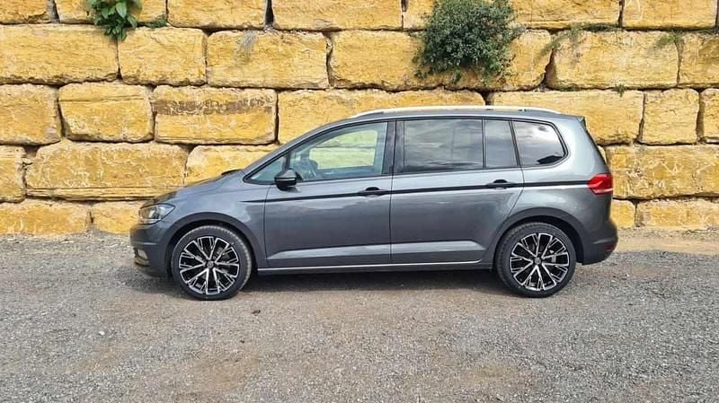 Usado VW Touran 115 HP (84 kW) 2019 Cinzento Monovolume