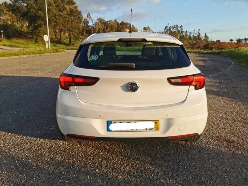 Usado Opel Astra 110 HP (80 kW) 2016 Branco Citadino