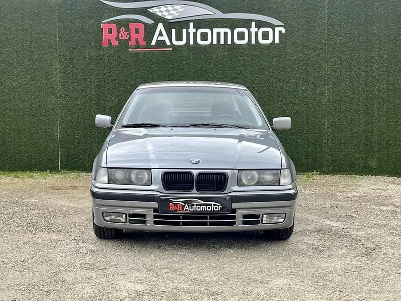 Usado BMW 318 Exclusive 115 HP (84 kW) 1991 Cinza Sedan