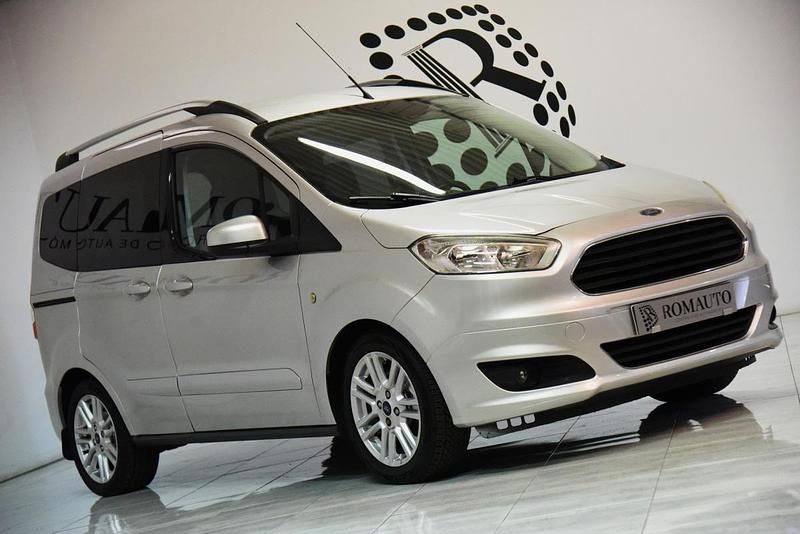 Usado Ford Tourneo Courier 100 HP (73 kW) 2016 Cinzento Monovolume
