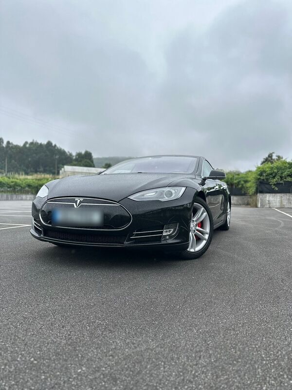 Preto Usado 2014 Tesla Model S Sedan | € 24.000 (Preço elevado) - Imagem 1/4