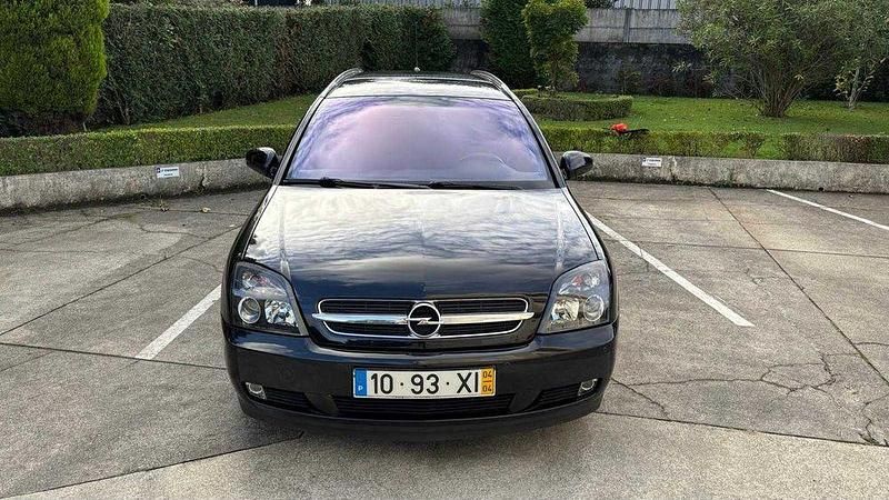 Usado Opel Vectra 150 HP (110 kW) 2004 Preto Sedan