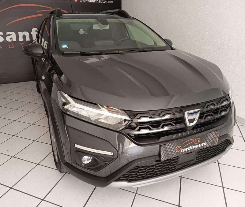 Cinza Usado 2023 Dacia Sandero Expression Citadino | € 15.900 (Bom preço) - Imagem 1/4