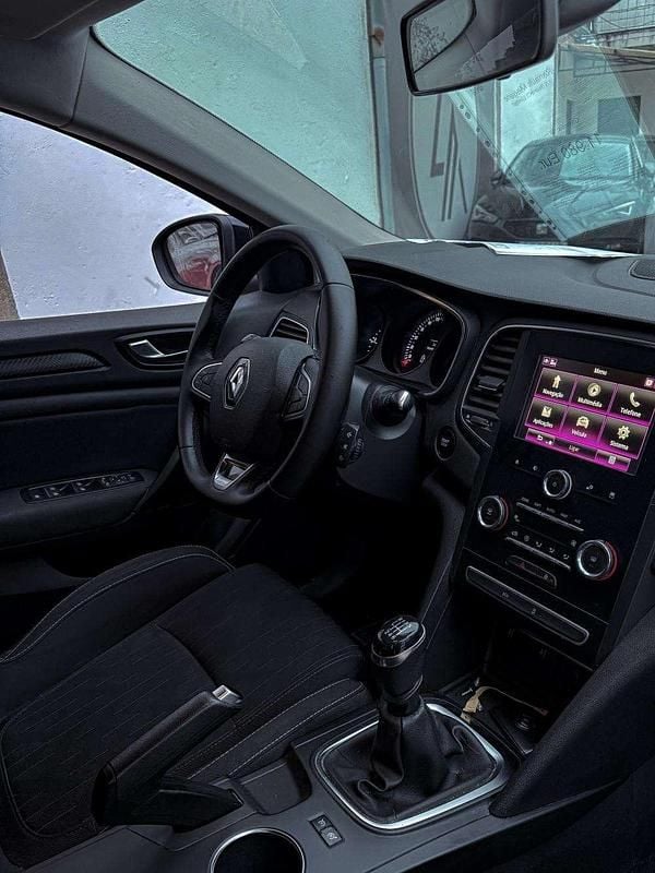 Usado Renault Mégane IV 115 HP (84 kW) 2020 Cinzento