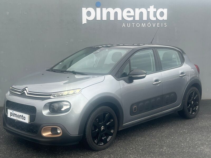 Cinza Usado 2019 Citroën C3 PureTech Citadino | € 13.450 (Preço justo) - Imagem 1/4