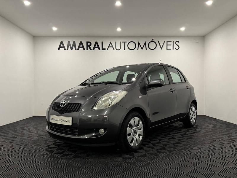 Cinzento Usado 2008 Toyota Yaris | € 7.900 - Imagem 1/4