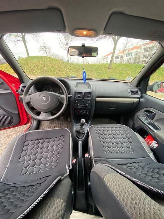 Usado Renault Clio II 75 HP (55 kW) 2004 Sedan