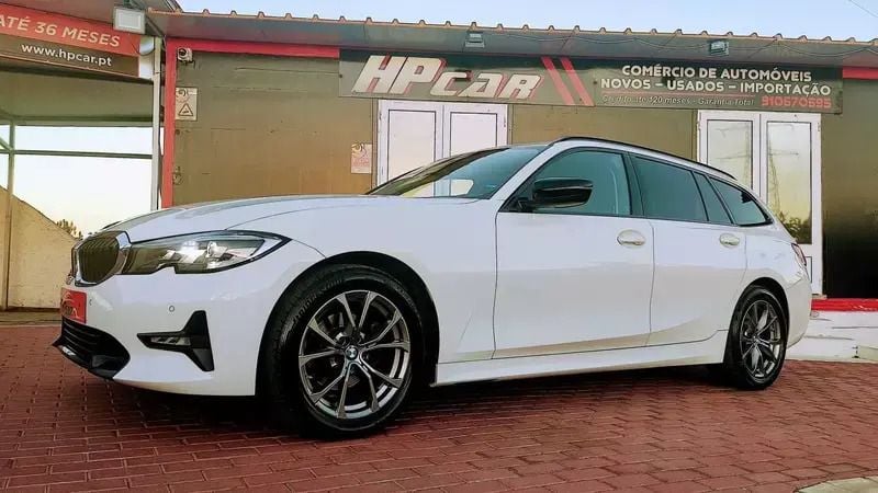 Branco Usado 2020 BMW 318 Sport Line Carrinha | € 34.990 - Imagem 1/4