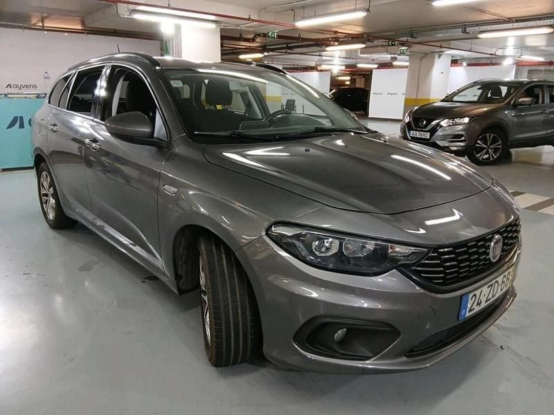 Cinzento Usado 2019 Fiat Tipo Wagon Carrinha | € 8.480 (Preço justo) - Imagem 1/4