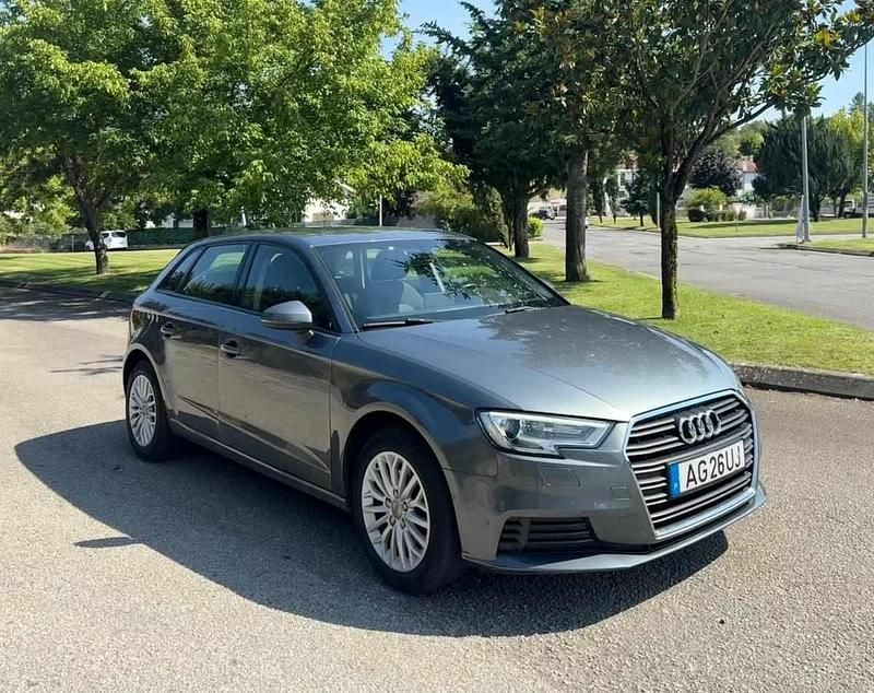 Usado Audi A3 116 HP (85 kW) 2016 Cinzento Citadino