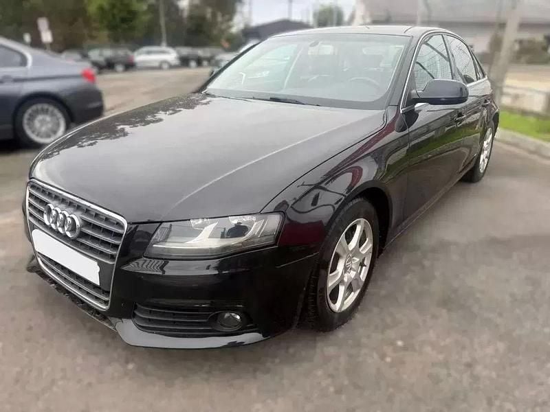 Usado Audi A4 Business 136 HP (100 kW) 2011 Preto Sedan