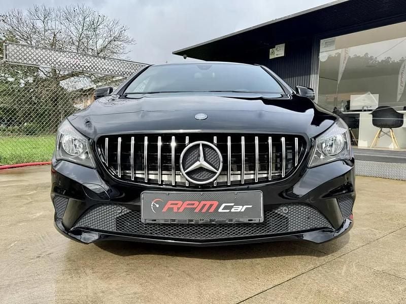 Usado Mercedes CLA200 Shooting Brake Urban 136 HP (100 kW) 2015 Preto Carrinha