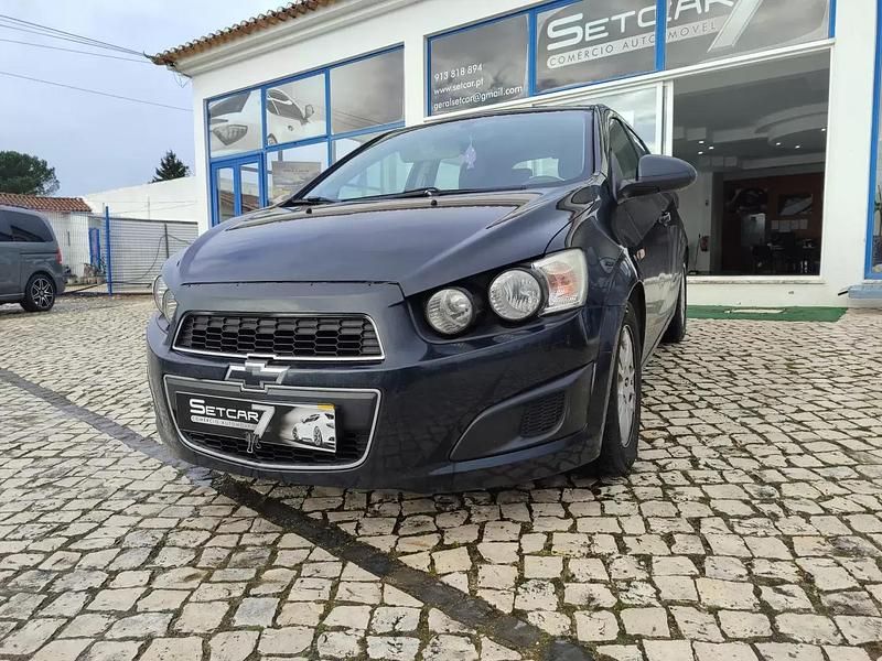 Usado Chevrolet Aveo LS 86 HP (63 kW) 2012 Preto