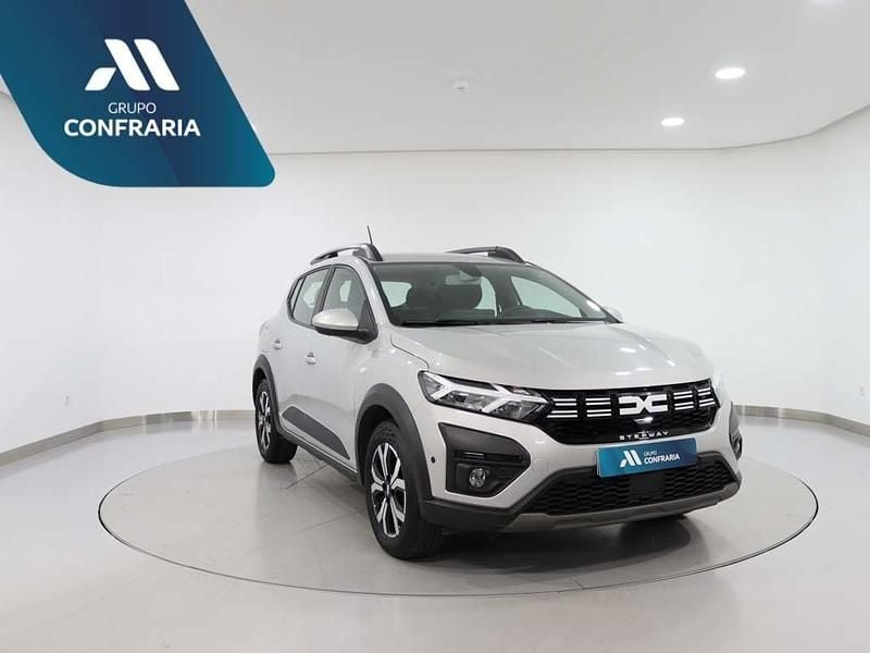 Cinza Usado 2024 Dacia Sandero Expression Citadino | € 16.980 (Preço justo) - Imagem 1/4