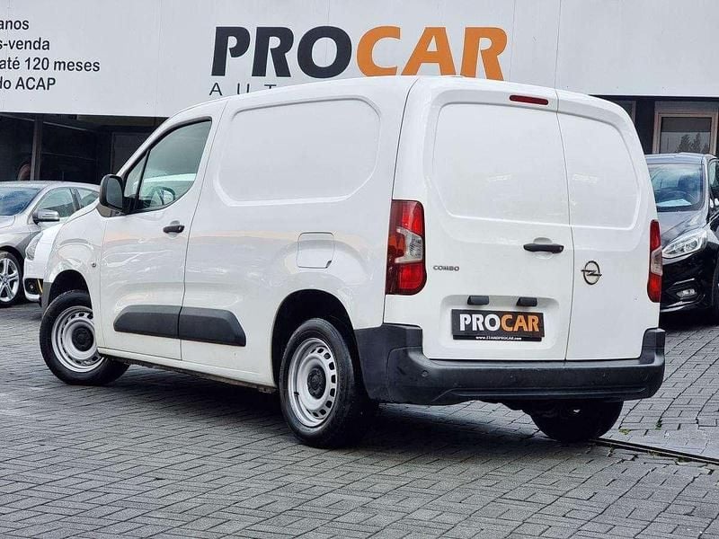 Usado Opel Combo Enjoy 102 HP (75 kW) 2022 Branco Sedan