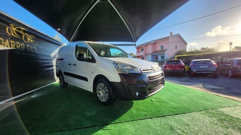 Branco Usado 2015 Citroën Berlingo Monovolume | € 9.990 (Preço justo) - Imagem 1/4