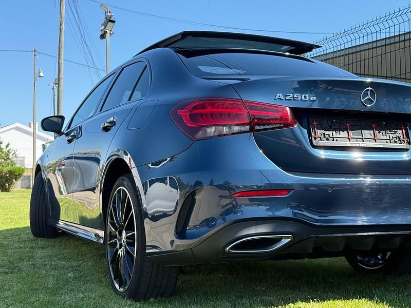 Usado Mercedes A250 Advanced Plus 218 HP (160 kW) 2020 Azul Sedan