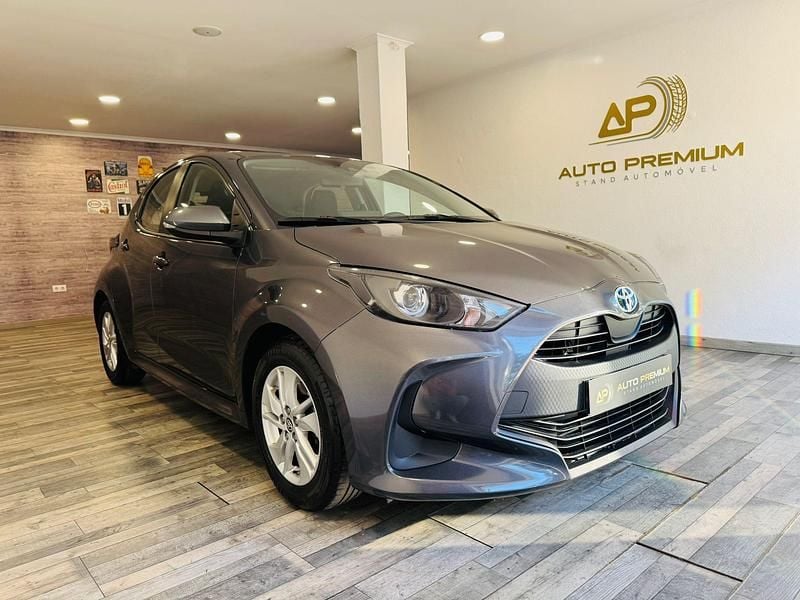 Cinza Usado 2022 Toyota Yaris Hybrid Comfort | € 17.750 (Preço justo) - Imagem 1/4