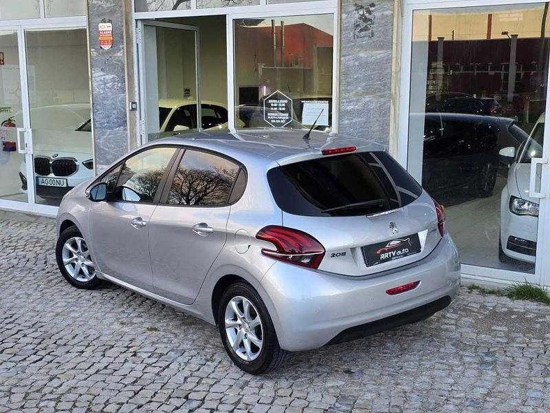 Usado Peugeot 208 Style 100 HP (73 kW) 2015 Cinzento Citadino