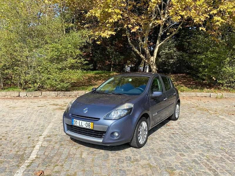 Azul Usado 2011 Renault Clio II Citadino | € 4.900 (Bom preço) - Imagem 1/4