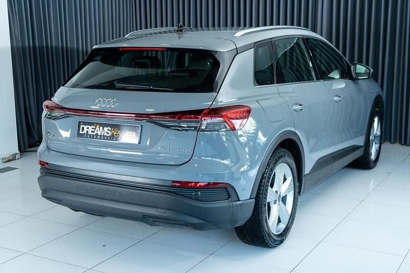 Usado Audi Q4 e-tron 150 kW (204 HP) 2022 Cinzento SUV