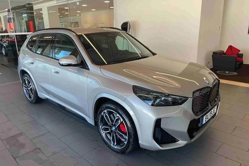 Prateado Novo 2025 BMW iX1 Comfort Edition SUV | € 56.250 (Preço elevado) - Imagem 1/4