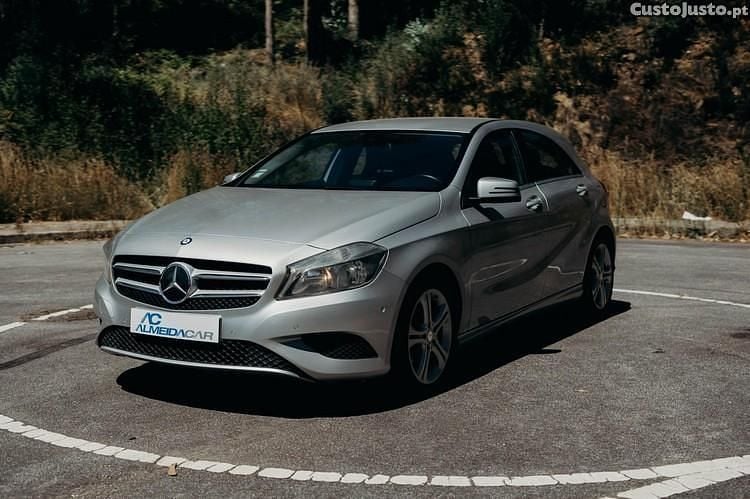 Cinza Usado 2014 Mercedes A180 Urban | € 12.990 (Bom preço) - Imagem 1/1