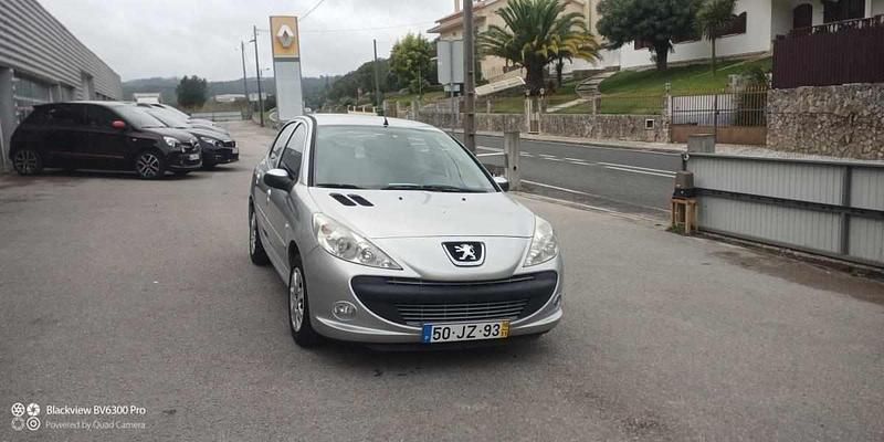 Cinzento Usado 2010 Peugeot 206 Citadino | € 5.900 - Imagem 1/4
