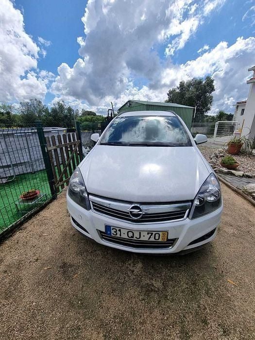 Usado 2010 Opel Astra Sedan | € 3.000 (Bom preço) - Imagem 1/4