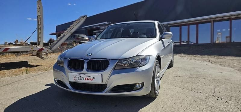 Cinzento Usado 2011 BMW 320 Citadino | € 12.450 (Preço justo) - Imagem 1/4