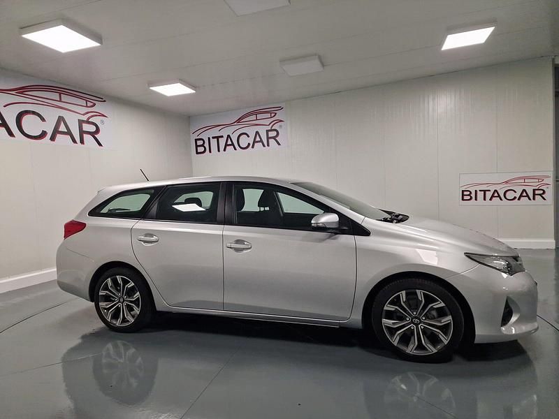 Usado Toyota Auris Active 90 HP (66 kW) 2015 Cinza Carrinha