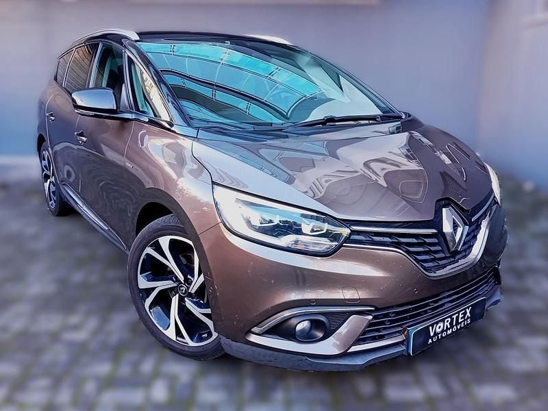 Castanho Usado 2018 Renault Mégane Bose Edition Monovolume | € 14.000 - Imagem 1/4
