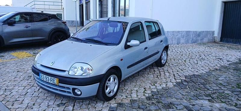 Usado 2001 Renault Clio II Sedan | € 1.200 (Bom preço) - Imagem 1/4