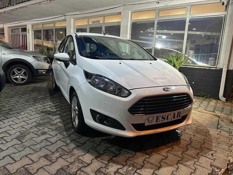 Usado Ford Fiesta Active 85 HP (62 kW) 2015 Branco Citadino