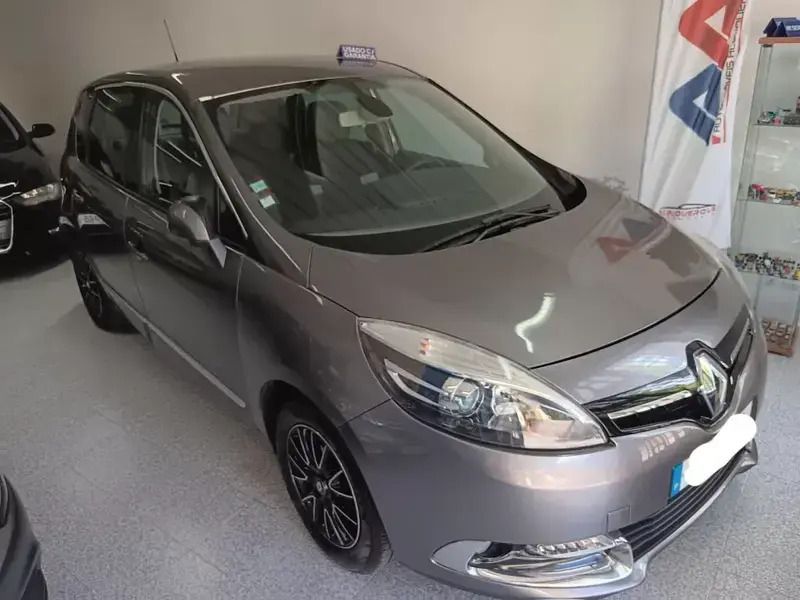 Cinzento Usado 2015 Renault Scénic III Monovolume | € 12.500 (Preço elevado) - Imagem 1/4