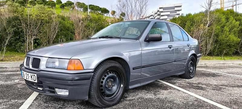 Cinzento Usado 1997 BMW 318 Sedan | € 2.750 - Imagem 1/4