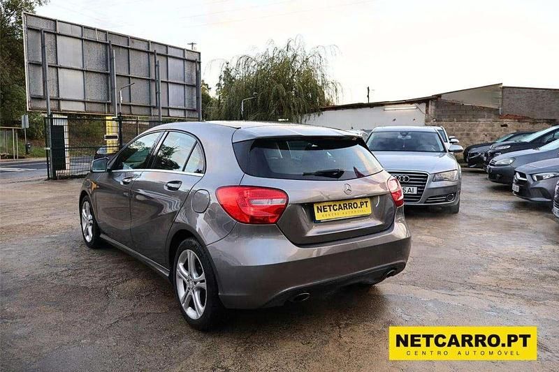 Usado Mercedes 180 122 HP (89 kW) 2013 Cinzento Sedan