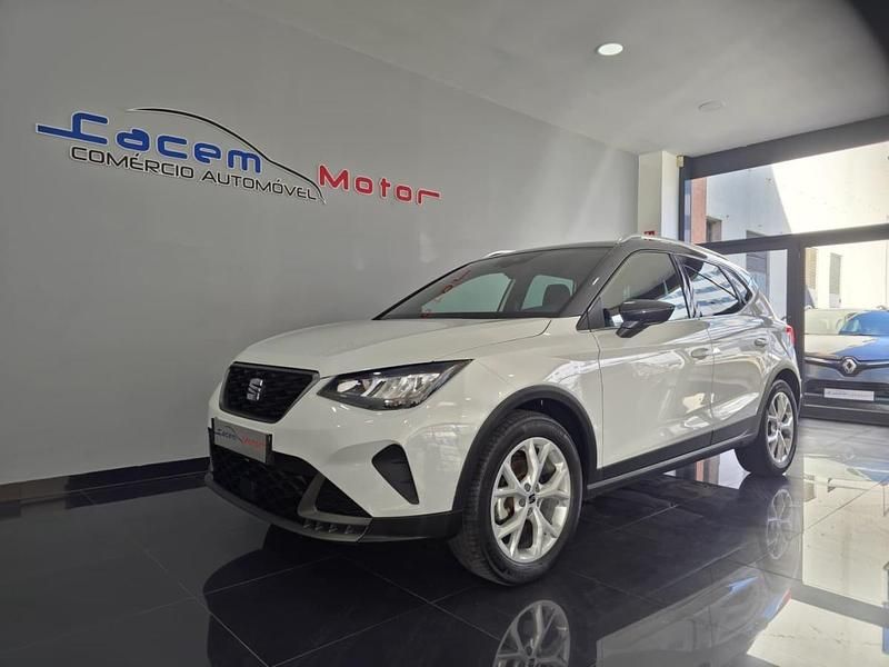 Branco Usado 2023 Seat Arona FR SUV | € 18.490 (Preço justo) - Imagem 1/4