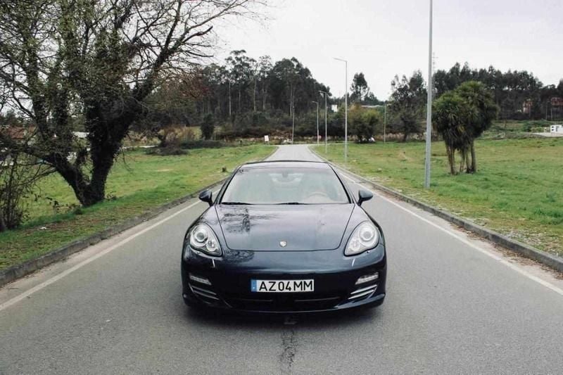 Azul Usado 2010 Porsche Panamera 4S Sedan | € 30.000 - Imagem 1/4