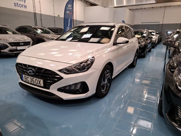 Branco Usado 2023 Hyundai i30 Style Carrinha | € 21.900 (Preço justo) - Imagem 1/4