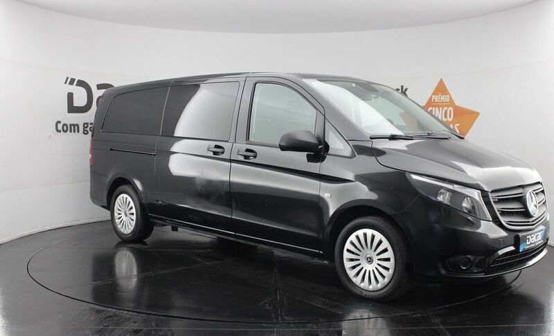 Preto Usado 2022 Mercedes Vito Monovolume | € 47.999 (Caro) - Imagem 1/4